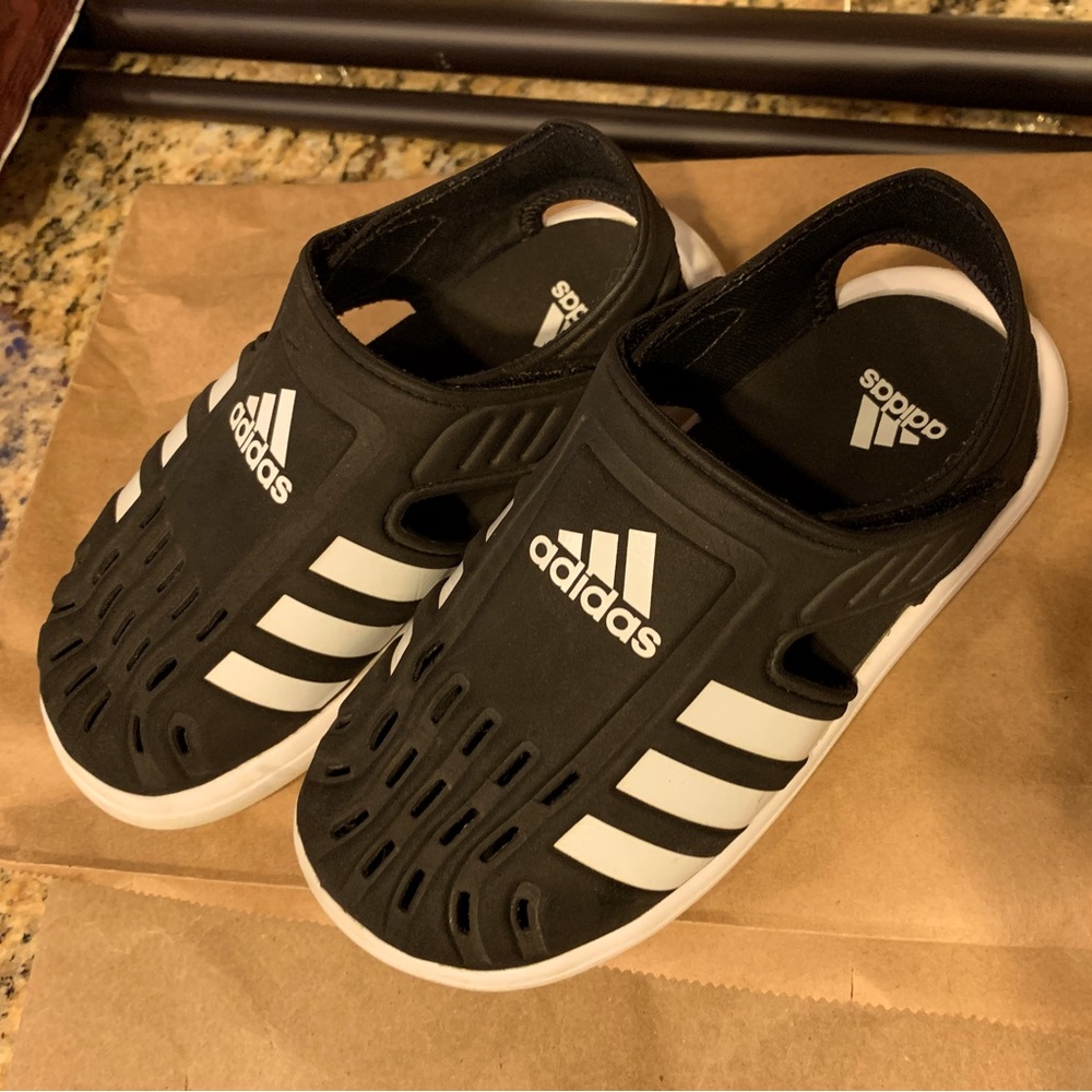 Children's Adidas Sandles (12K Little toddler)